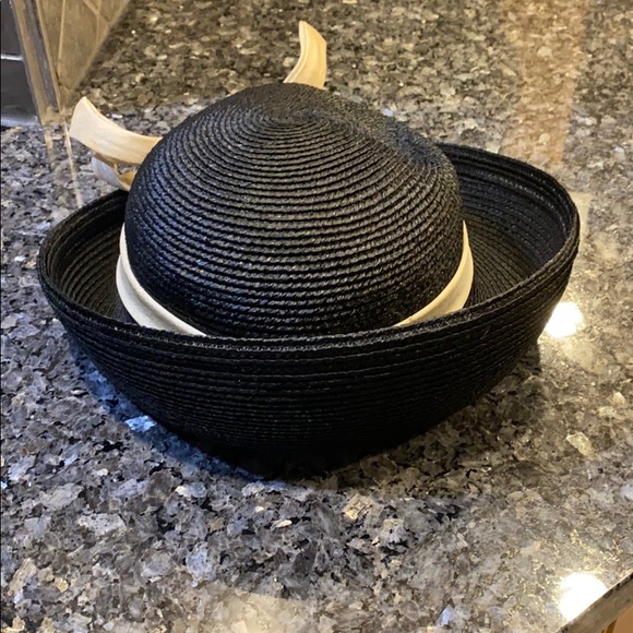 Vintage 1950’s hat trimmed with white ribbon bow! - Picture 1 of 4